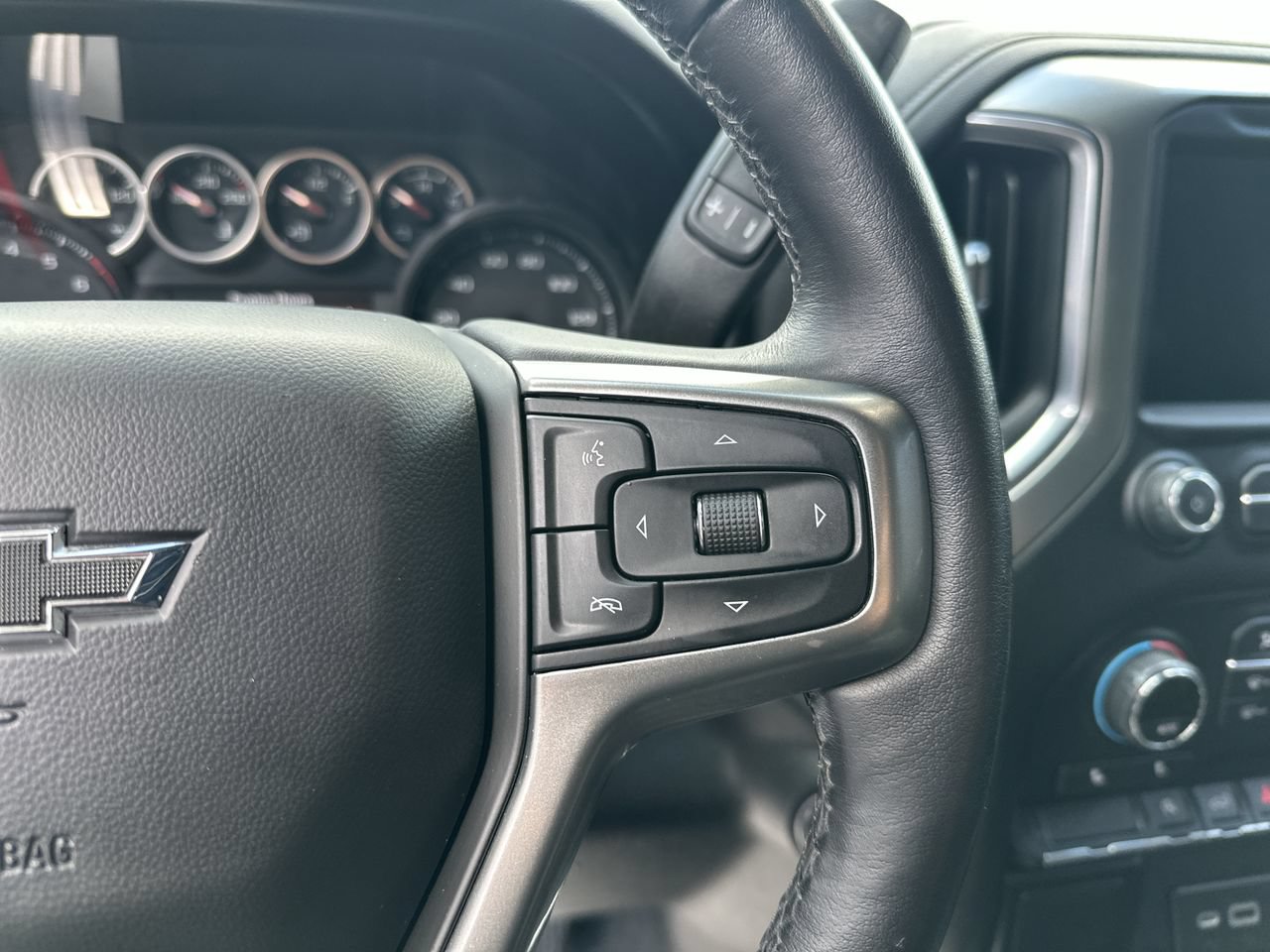 Used 2021 Chevrolet Silverado 1500 LT Trail Boss AWD/4WD image 7