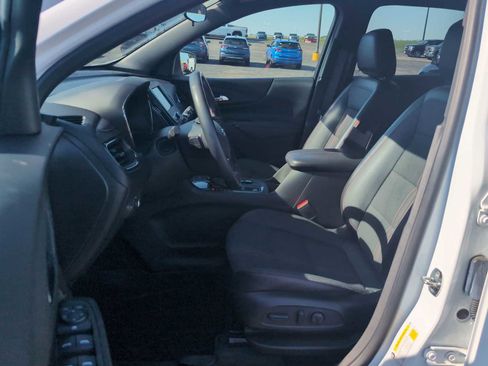 Used 2022 Chevrolet Equinox RS w/ LPO, Floor Liner Package FWD image 18