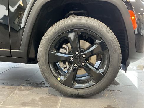 Certified 2025 Jeep Grand Cherokee L Limited w/ Black Appearance Package RWD image 12