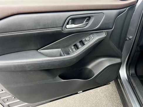 Certified 2023 Nissan Rogue SV w/ SV Premium B Package image 9