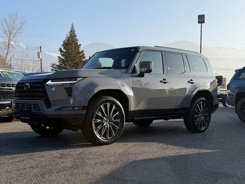 Used 2025 Lexus GX 550 image 9