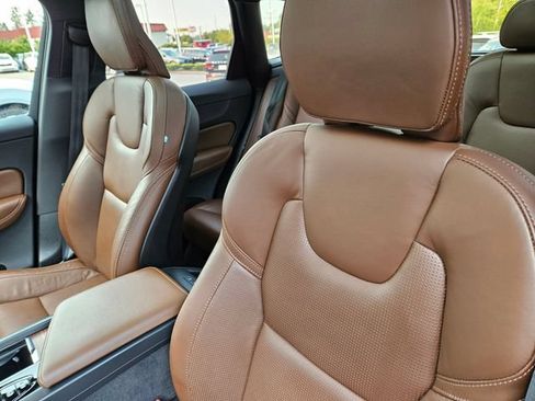Certified 2024 Volvo XC60 T8 Ultimate w/ Climate Package AWD/4WD image 18