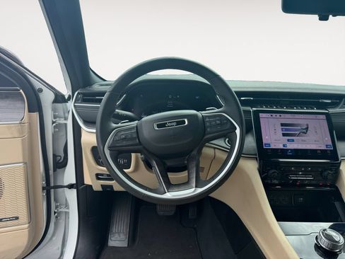 Used 2023 Jeep Grand Cherokee Limited w/ Luxury Tech Group II RWD image 12