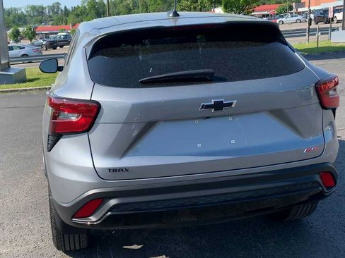 Certified 2025 Chevrolet Trax RS FWD image 7