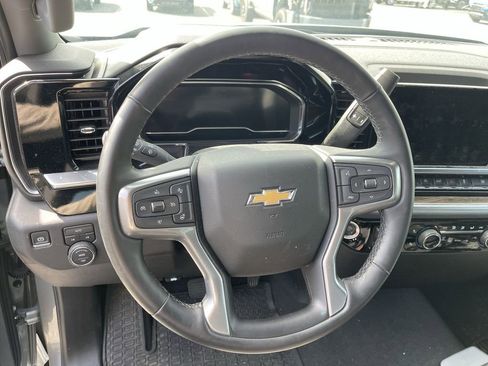 Used 2025 Chevrolet Silverado 1500 LT AWD/4WD image 7