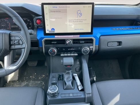 Used 2025 Toyota Tacoma TRD Off-Road image 11