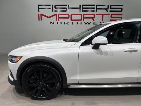 Used 2023 Volvo V60 B5 Cross Country Ultimate w/ Climate Package image 7