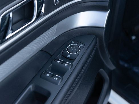 Used 2017 Ford Explorer XLT w/ Equipment Group 202A image 19