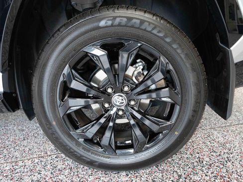 Certified 2025 Toyota RAV4 XSE w/ Advanced Technology Package AWD/4WD image 31