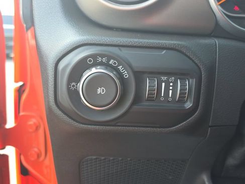 Used 2018 Jeep Wrangler Unlimited Sport S AWD/4WD image 13
