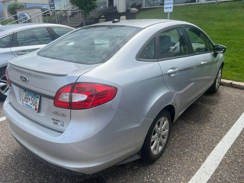 Used 2012 Ford Fiesta SE FWD image 4