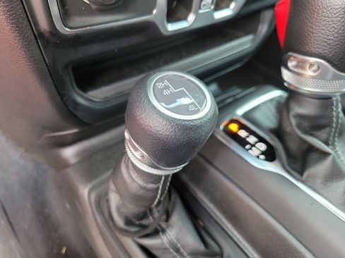 Used 2024 Jeep Wrangler Unlimited Sahara AWD/4WD image 12