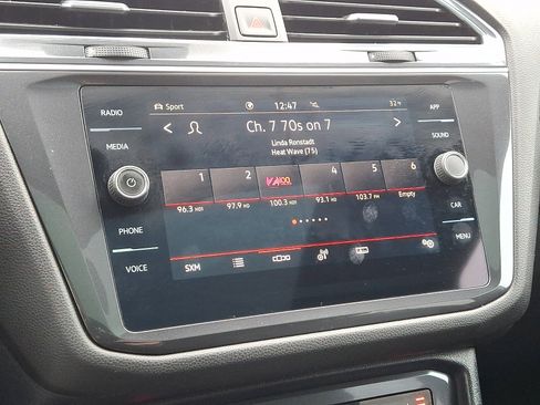 Used 2022 Volkswagen Tiguan SE R-Line image 17