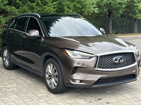Used 2019 INFINITI QX50 Luxe w/ Navigation Package AWD/4WD image 3