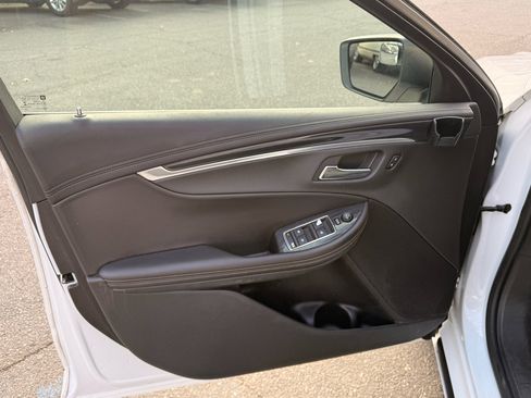 Used 2017 Chevrolet Impala LT image 8