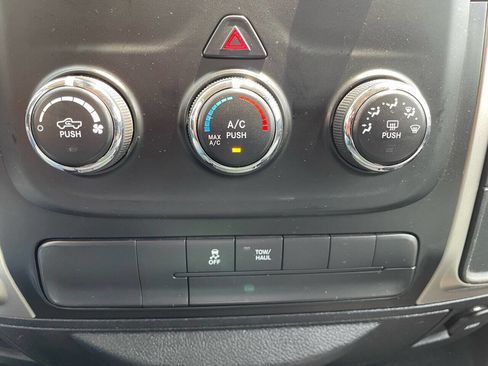 Used 2018 RAM 1500 Classic SLT image 17