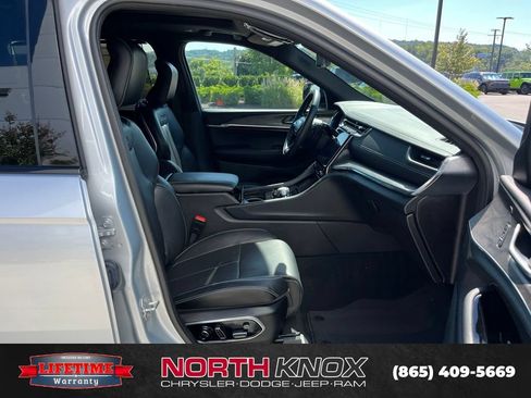 Used 2024 Jeep Grand Cherokee L Overland w/ Advanced Protech Group III AWD/4WD image 28