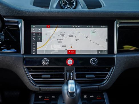 Used 2024 Porsche Macan w/ Premium Plus Package image 31