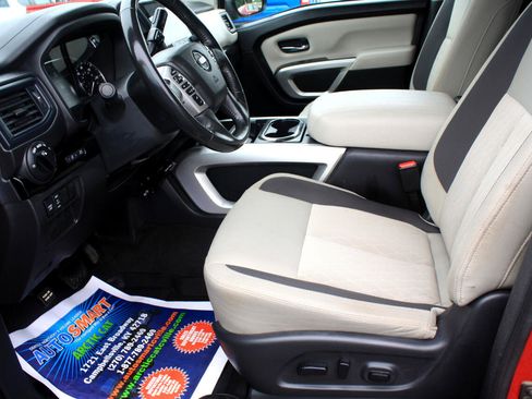 Used 2022 Nissan Titan SV w/ SV Convenience Package image 15