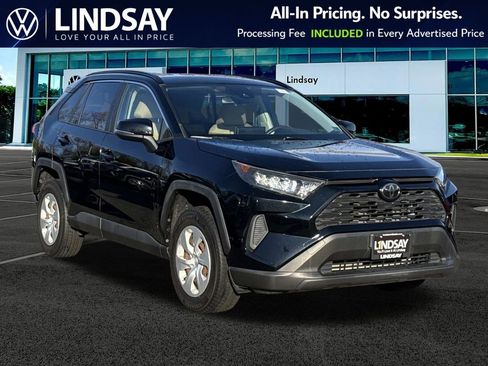 Used 2019 Toyota RAV4 LE AWD/4WD image 1