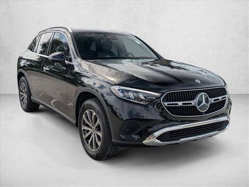Used 2025 Mercedes-Benz GLC 300 4MATIC image 3