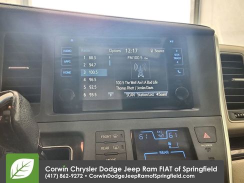 Used 2016 Toyota Sienna L image 23