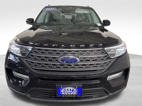 Used 2023 Ford Explorer XLT w/ Equipment Group 202A AWD/4WD image 3