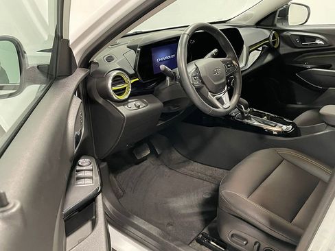 Used 2024 Chevrolet Trax ACTIV w/ Driver Confidence Package FWD image 19