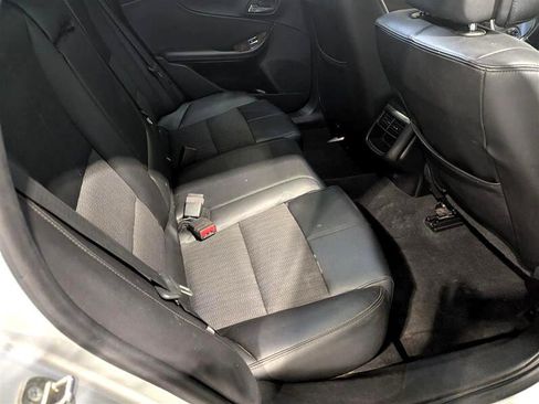 Used 2014 Chevrolet Impala LT w/ Convenience Package image 12