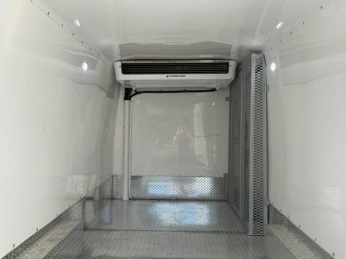 Used 2019 Ford Transit 250 148 Medium Roof RWD image 3
