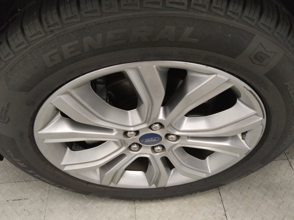 Used 2019 Ford Edge Titanium FWD image 31