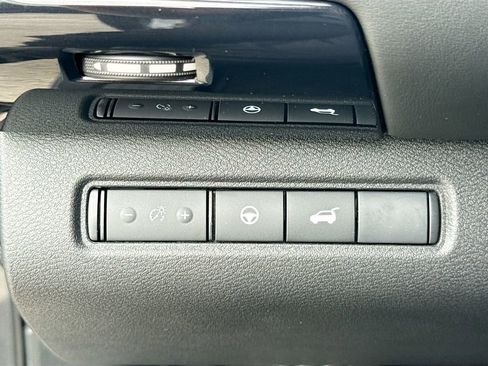 New 2025 Nissan Pathfinder SV w/ SV Premium Package image 10