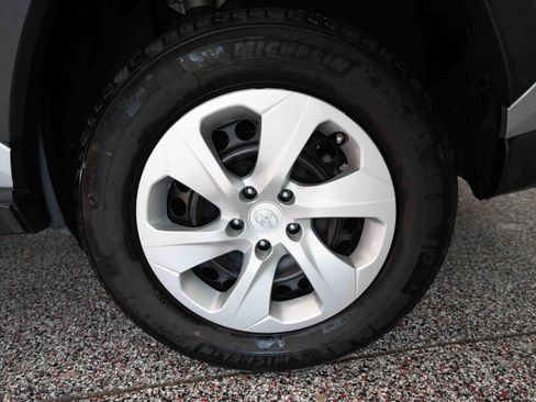 Used 2025 Toyota RAV4 LE AWD/4WD image 29