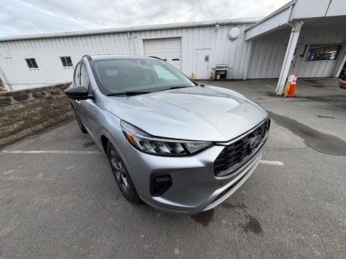 Used 2024 Ford Escape ST-Line w/ Cold Weather Package FWD image 7