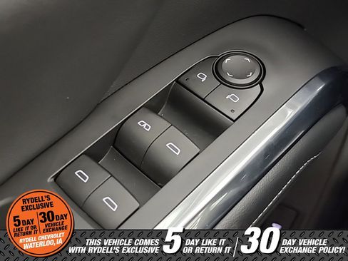 Used 2025 Chevrolet Traverse LT image 38