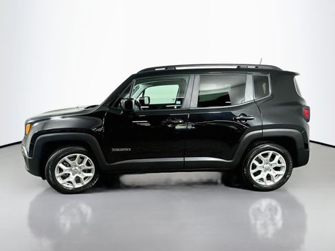Used 2018 Jeep Renegade Latitude w/ UConnect 8.4 Nav Group FWD image 4