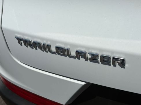 Used 2023 Chevrolet TrailBlazer LT FWD image 8