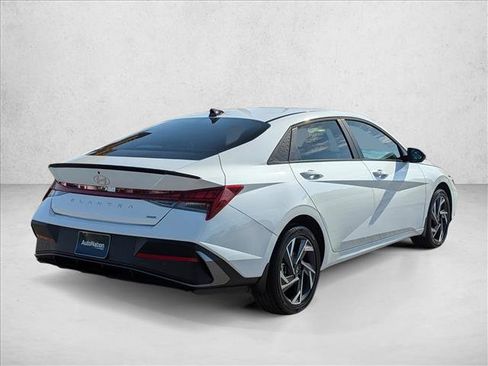 Used 2025 Hyundai Elantra SEL FWD image 2