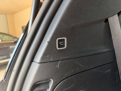 Used 2025 Chrysler Pacifica Limited FWD image 19