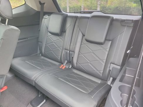 Used 2024 Volkswagen Atlas SE w/ Black Wheel Package FWD image 12