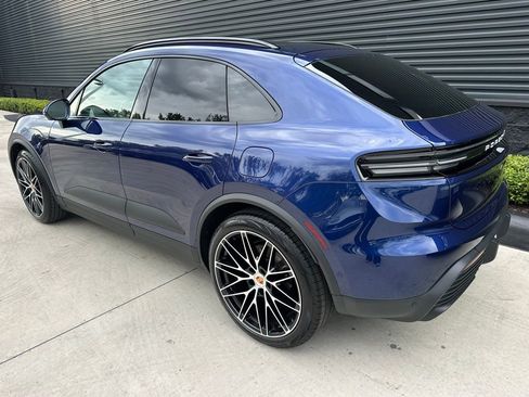 Used 2026 Porsche Macan Electric RWD image 3