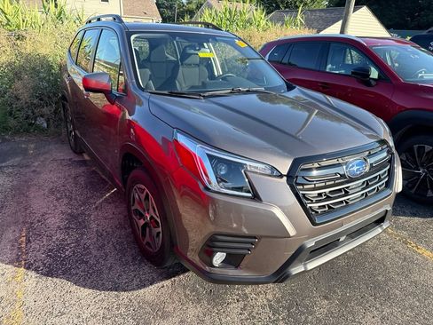 Used 2023 Subaru Forester Premium AWD/4WD image 1