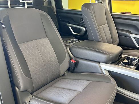 Used 2021 Nissan Titan SV w/ SV Convenience Package image 16