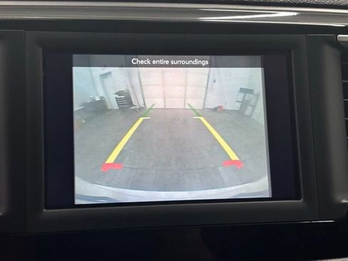 Used 2020 Chrysler Pacifica Touring-L FWD image 27