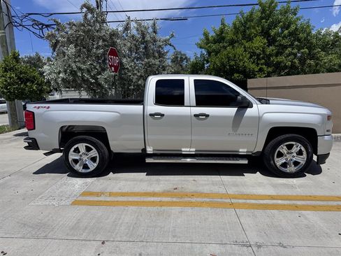 Used 2018 Chevrolet Silverado 1500 LT AWD/4WD image 4