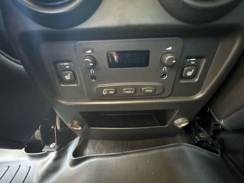 Used 2005 HUMMER H2 SUT w/ Preferred Equipment Group AWD/4WD image 29