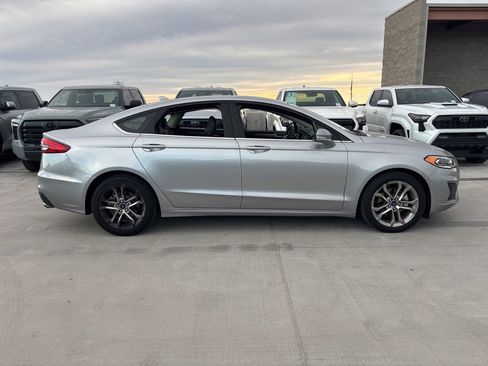 Used 2020 Ford Fusion SEL image 3