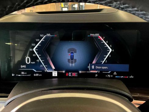 Used 2023 BMW X7 xDrive40i w/ M Sport Package image 20