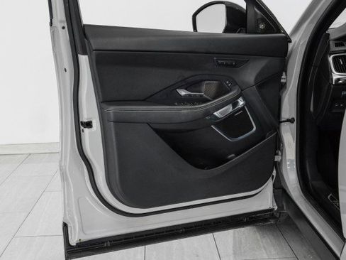 Used 2019 Jaguar E-PACE R-Dynamic SE image 38