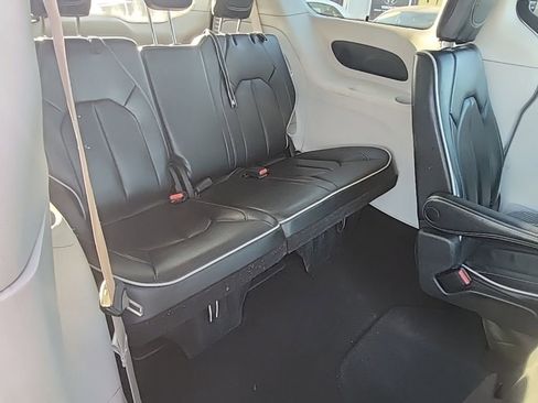 Certified 2023 Chrysler Pacifica Limited image 29